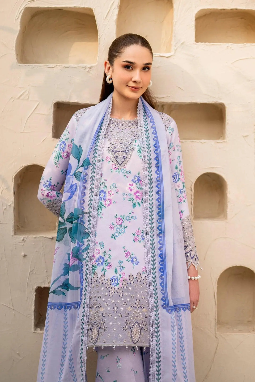 3 pc lawn Embroidery suit